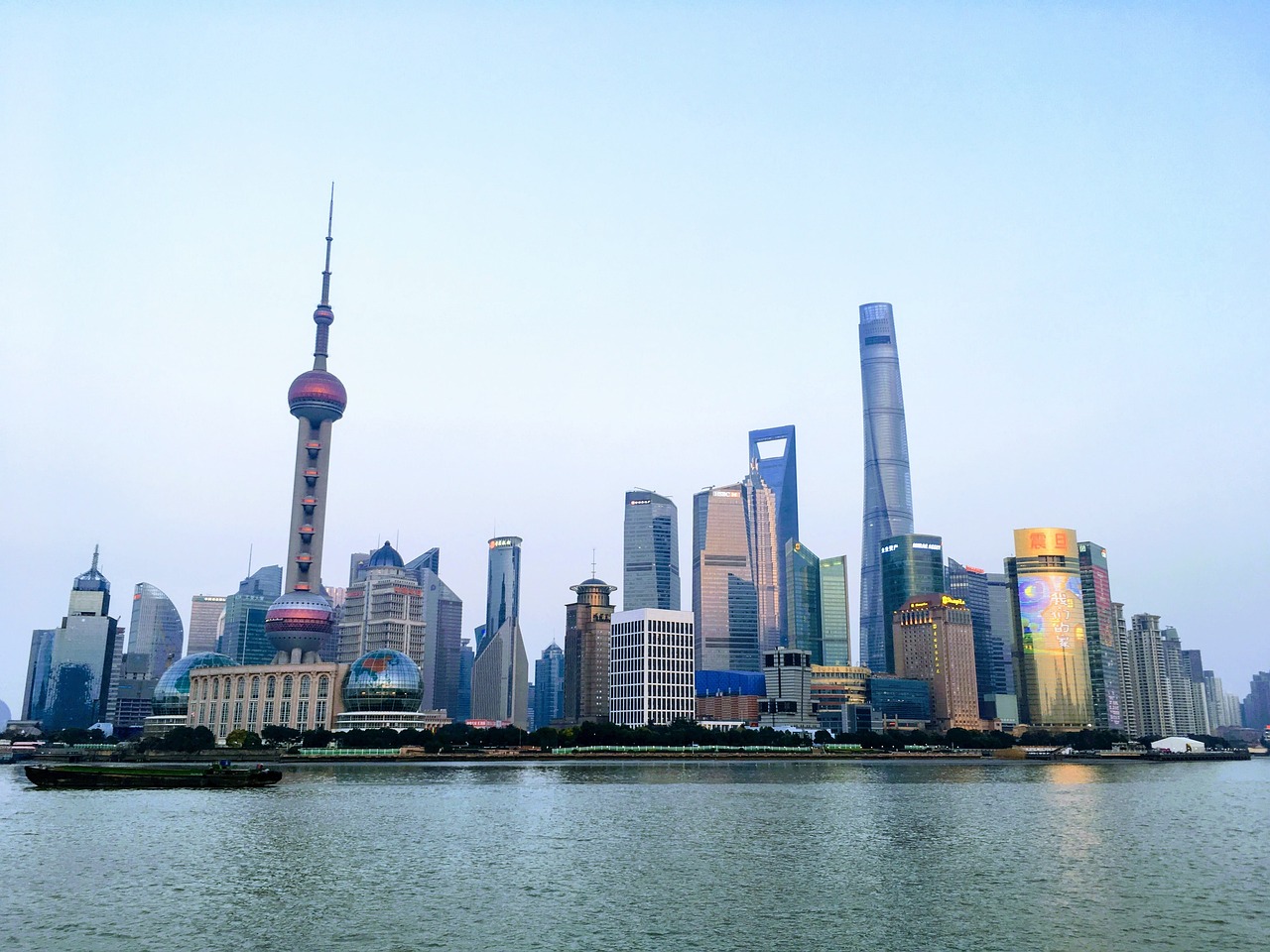 天津空港经济区，城市璀璨明珠灯光闪耀